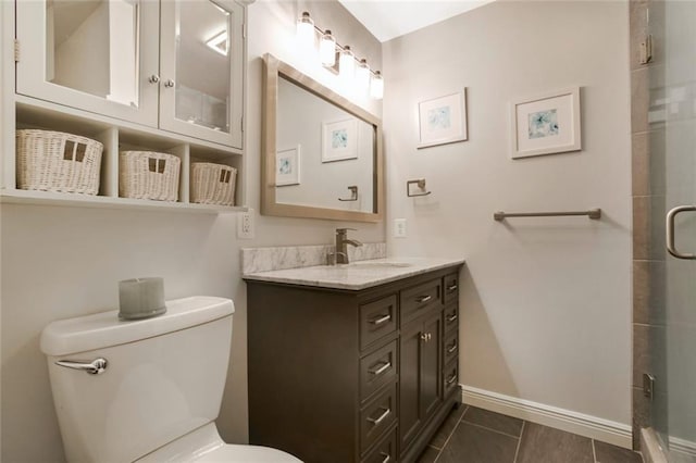 full bath featuring tile patterned flooring, baseboards, toilet, tiled shower, and vanity