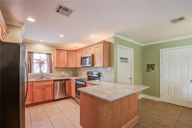 kitchen featuring a sink, visible vents, appliances with stainless steel finishes, and a peninsula