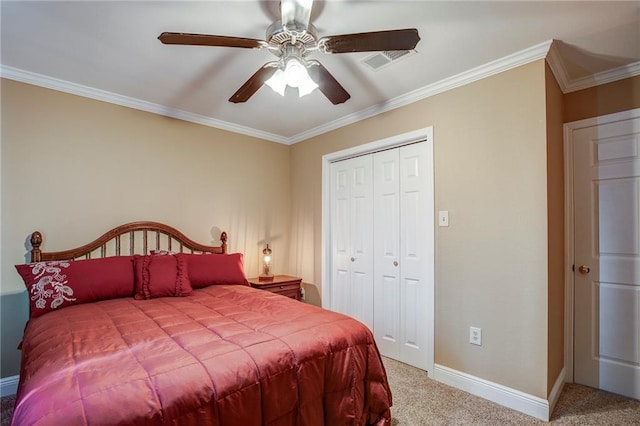 carpeted bedroom featuring visible vents, ornamental molding, a closet, baseboards, and ceiling fan