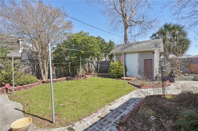 view of yard featuring an outdoor structure and a fenced backyard