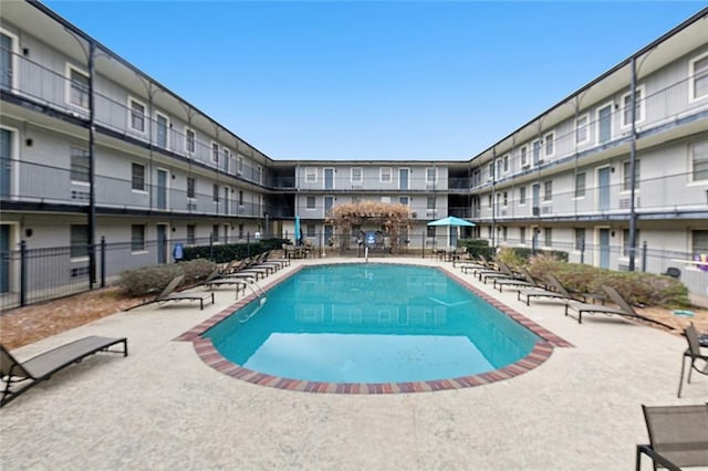 3000 July St Unit 2115, Baton Rouge, LA 70808 - view of swimming pool featuring a patio and fence