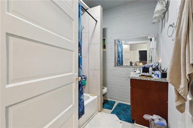 full bath featuring toilet, vanity, and shower / tub combo