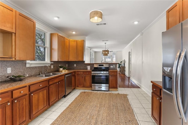 kitchen with visible vents, backsplash, stainless steel appliances, and a sink