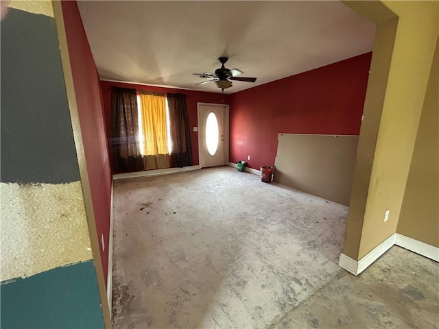 foyer entrance featuring baseboards and ceiling fan