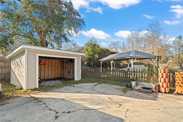 detached garage with a shed and fence