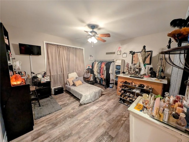 bedroom featuring light wood-type flooring and a ceiling fan
