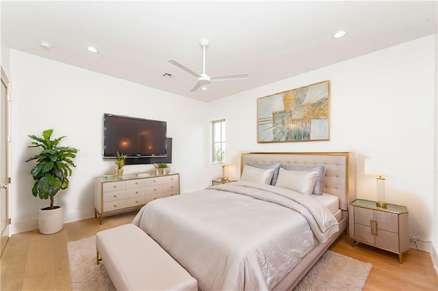 bedroom with baseboards, visible vents, light wood finished floors, recessed lighting, and ceiling fan