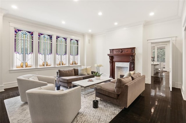 living area featuring dark wood-style floors, baseboards, a healthy amount of sunlight, and ornamental molding