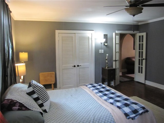 314 Halsey Dr, Harahan, LA 70123 - bedroom featuring wood finished floors, a closet, crown molding, and baseboards
