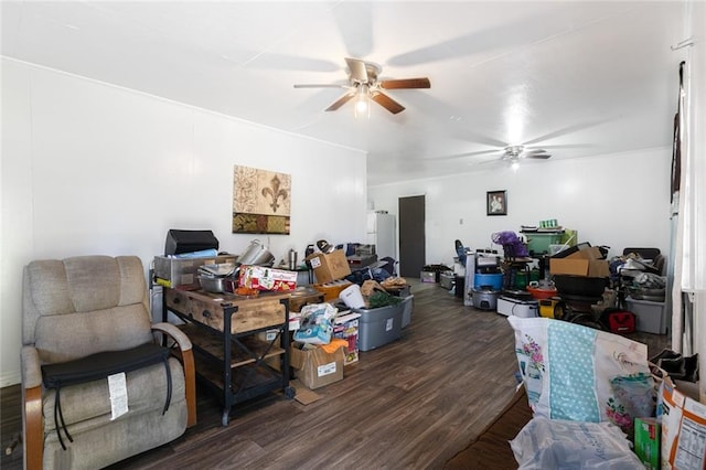 living room with dark wood-style floors and ceiling fan