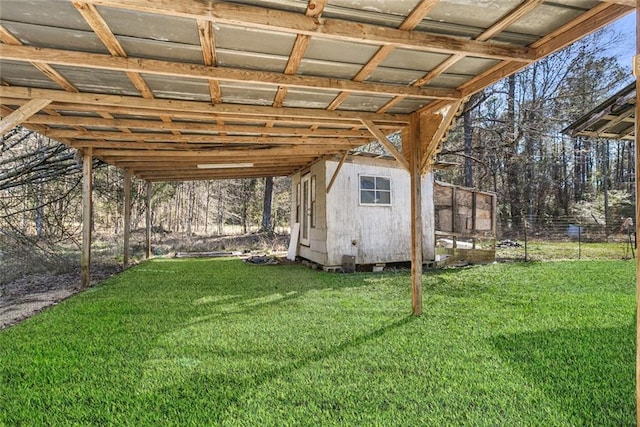 view of yard featuring a carport and an outbuilding