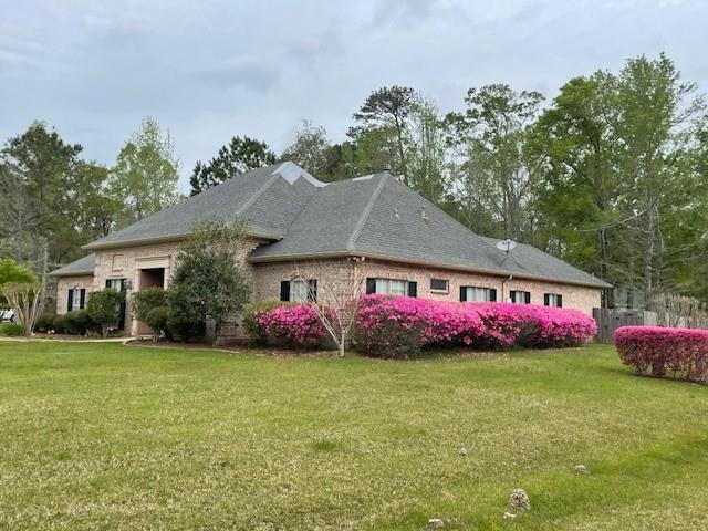 view of side of property featuring a lawn