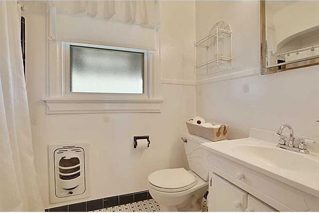 bathroom with toilet and vanity