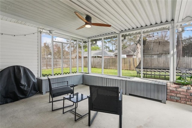 sunroom with ceiling fan