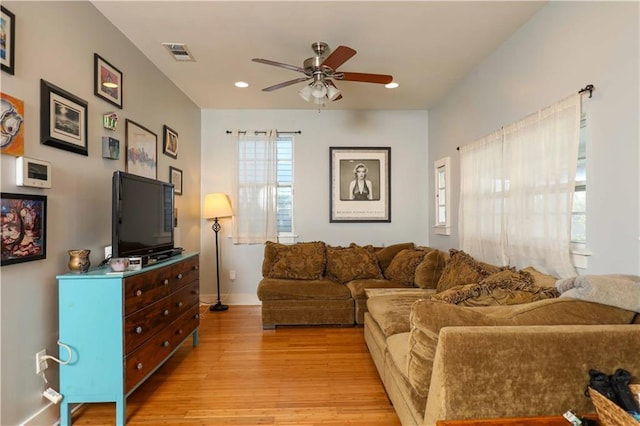 living area featuring visible vents, baseboards, ceiling fan, recessed lighting, and light wood-style flooring