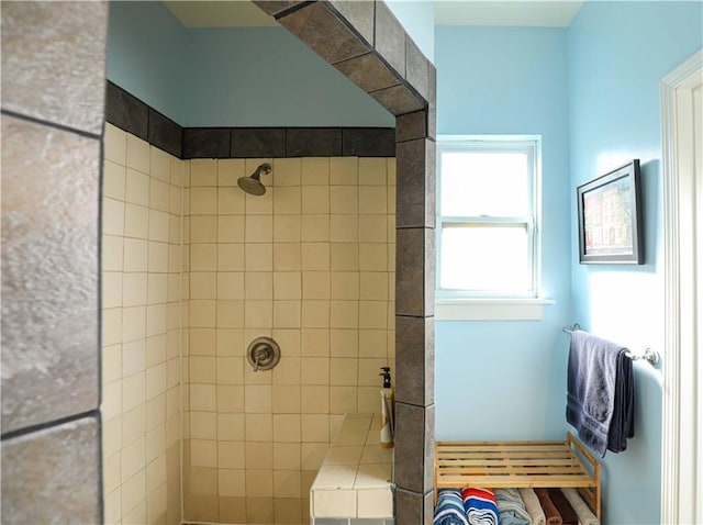 bathroom featuring a tile shower