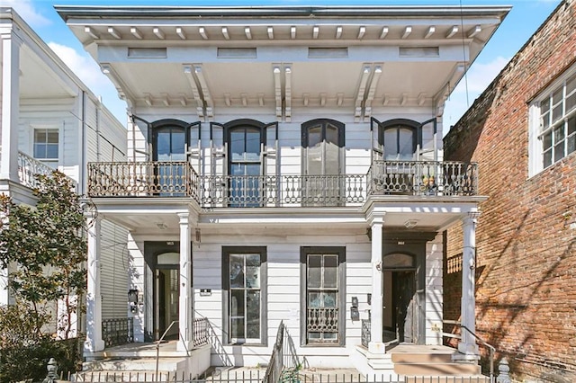 italianate home featuring a balcony