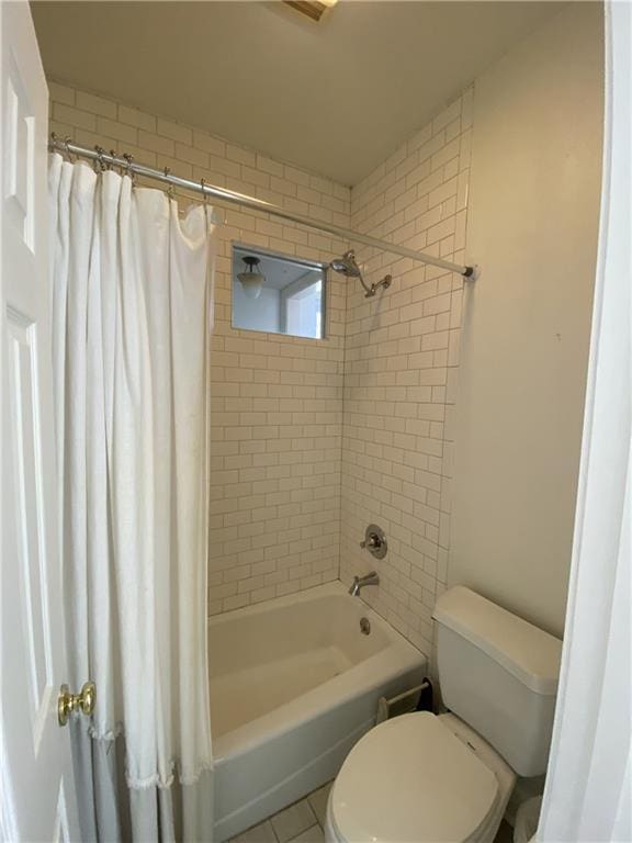 full bath featuring shower / bathtub combination with curtain, toilet, and tile patterned flooring