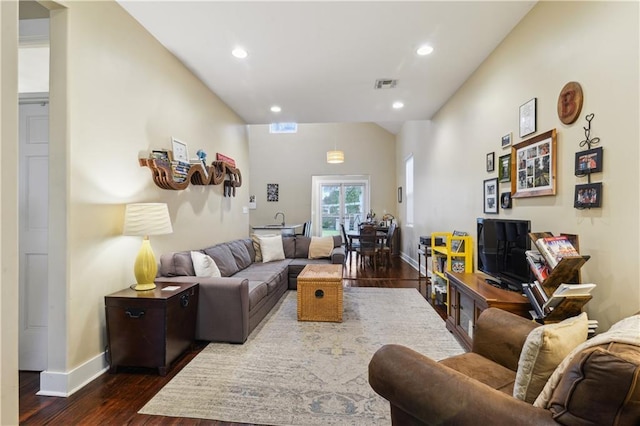 living room with dark wood-style floors, visible vents, recessed lighting, and baseboards