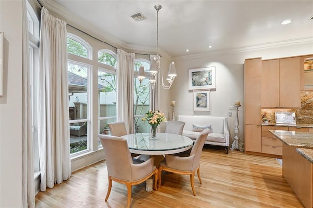 dining space with visible vents, crown molding, a chandelier, light wood-style flooring, and recessed lighting