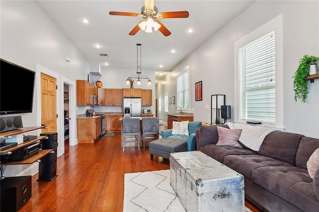 living area with dark wood-type flooring, visible vents, a ceiling fan, and recessed lighting