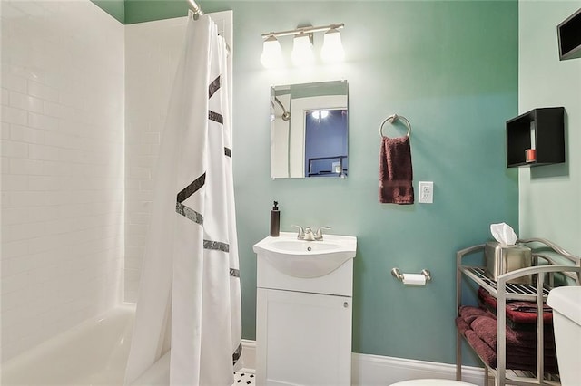 full bathroom with toilet, a shower with shower curtain, and vanity