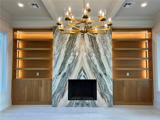 138 Wood Duck Dr, Belle Chasse, LA 70037 - detailed view of a chandelier, ornamental molding, wood finished floors, and recessed lighting