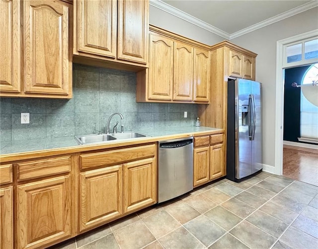 kitchen featuring a sink, stainless steel appliances, crown molding, decorative backsplash, and baseboards