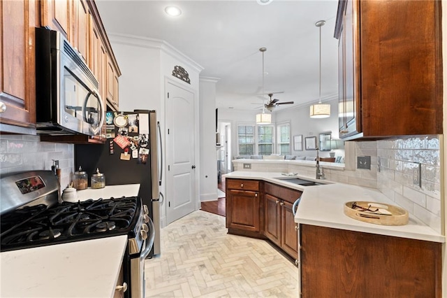 kitchen featuring a sink, crown molding, light countertops, and stainless steel appliances