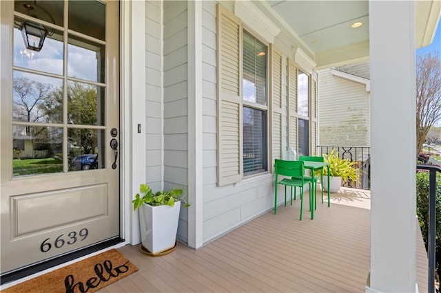 property entrance with covered porch