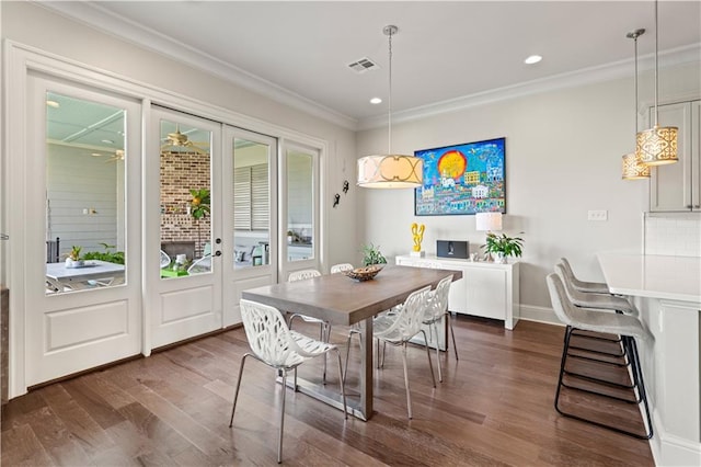 dining room with visible vents, baseboards, dark wood finished floors, ornamental molding, and recessed lighting