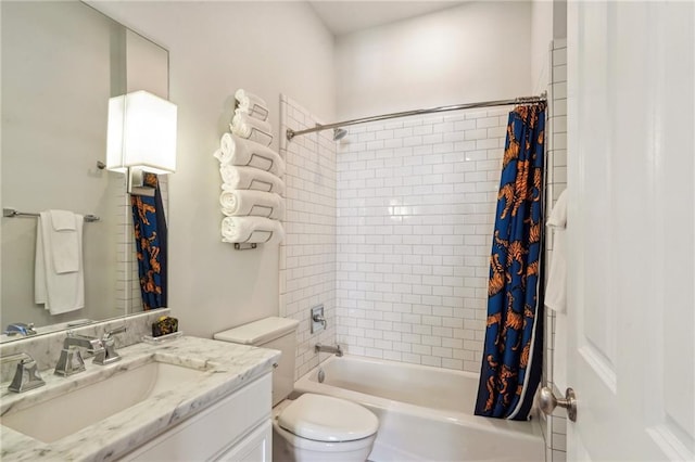 2109 Prytania St, New Orleans, LA 70130 - full bath with toilet, vanity, and shower / bath combination with curtain