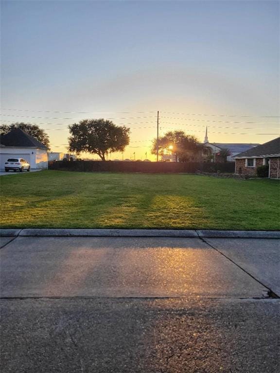 Lake Arrowhead Dr, Harvey, LA 70058