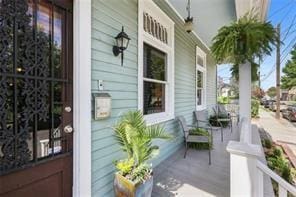 property entrance featuring a porch