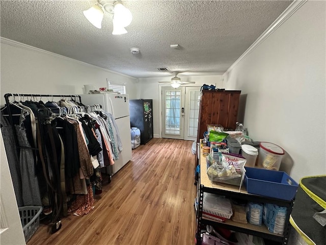 9025 Camille Ct, River Ridge, LA 70123 - interior space featuring wood finished floors and a ceiling fan