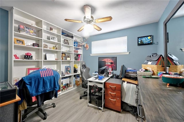 1901 N Turnbull Dr, Metairie, LA 70001 - office area featuring light wood-style flooring and ceiling fan