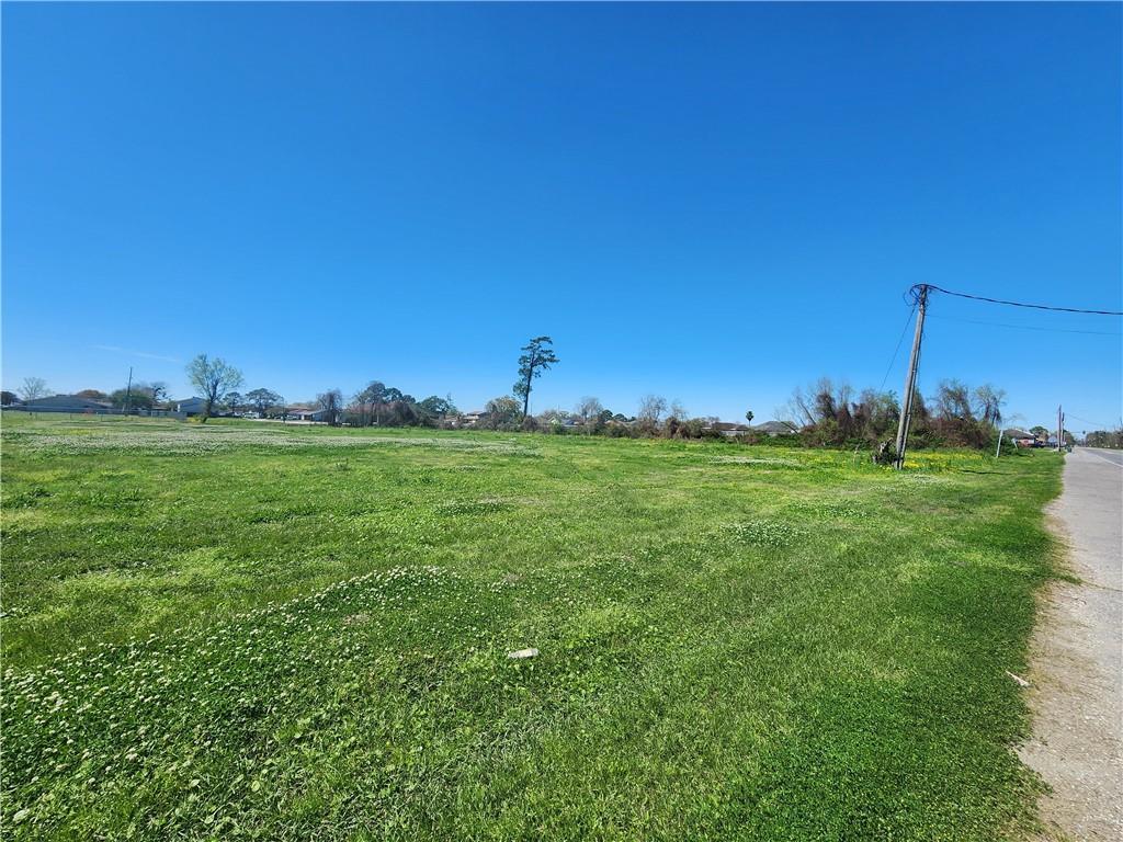Destrehan Ave, Harvey, LA 70058