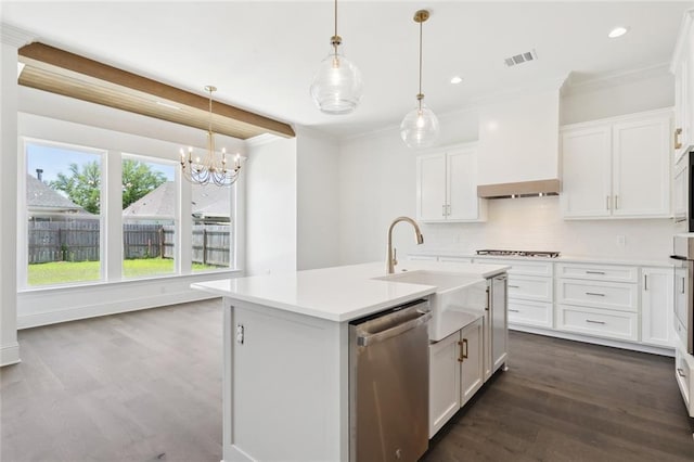 kitchen with backsplash, visible vents, stainless steel dishwasher, gas stovetop, and a notable chandelier