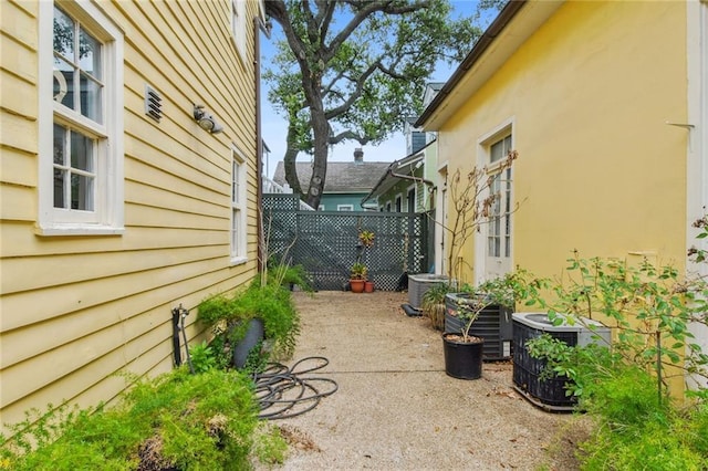 933 Orleans St Unit 4, New Orleans, LA 70116 - view of yard with a patio area