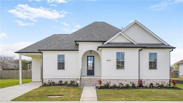 8520 Creole Dr, Chalmette, LA 70043 - view of front of property featuring roof with shingles, a front yard, and fence
