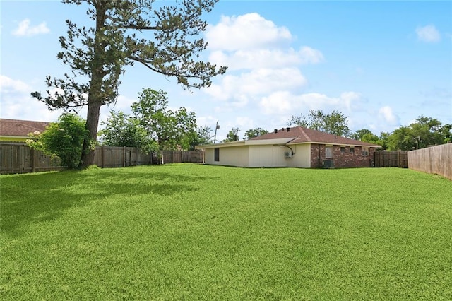 view of yard featuring a fenced backyard