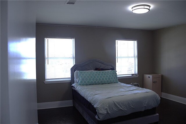 4043 S Pin Oak Ave, New Orleans, LA 70131 - bedroom featuring baseboards, multiple windows, and visible vents