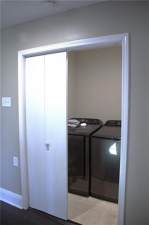 4043 S Pin Oak Ave, New Orleans, LA 70131 - laundry area with washer and dryer and laundry area