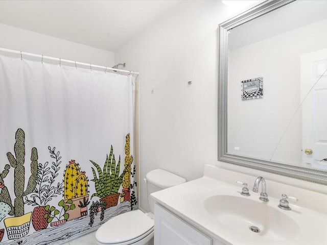 full bath featuring toilet, a shower with curtain, and vanity