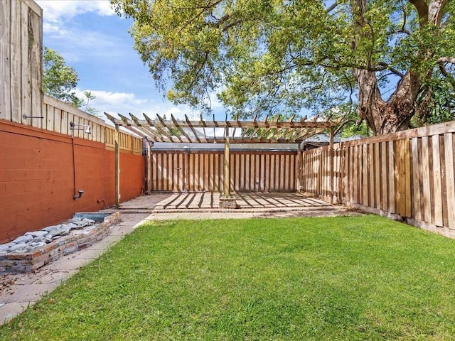 view of yard featuring fence and a pergola