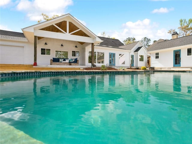 swimming pool featuring outdoor lounge area