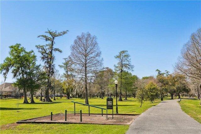 192 Forest Oaks Dr, New Orleans, LA 70131 - view of home's community with a yard