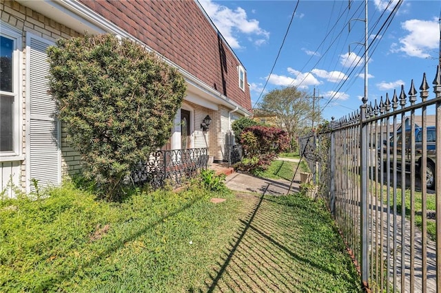 view of yard featuring fence
