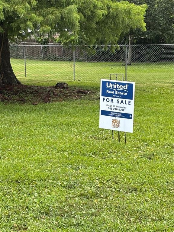320 Commerce St, Gretna, LA 70056