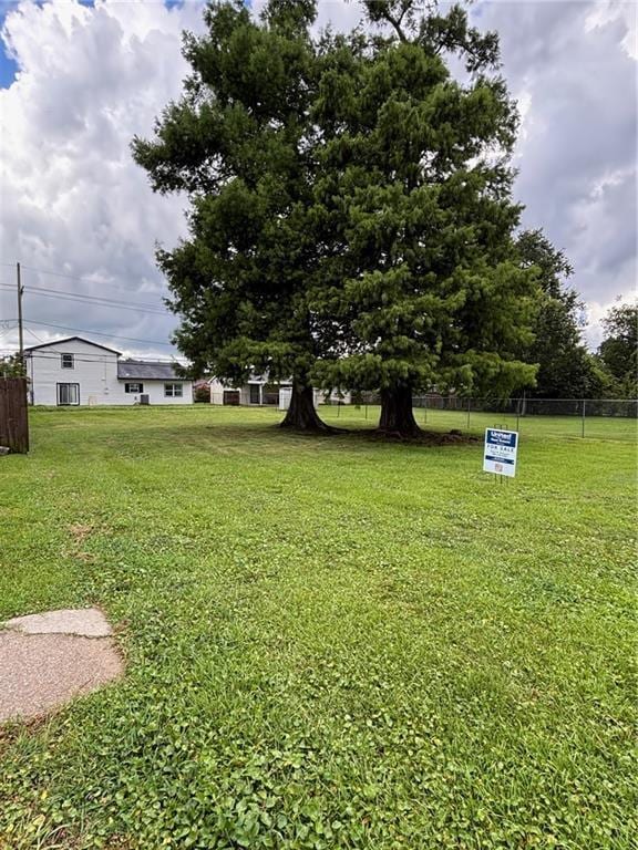 320 Commerce St, Gretna, LA 70056